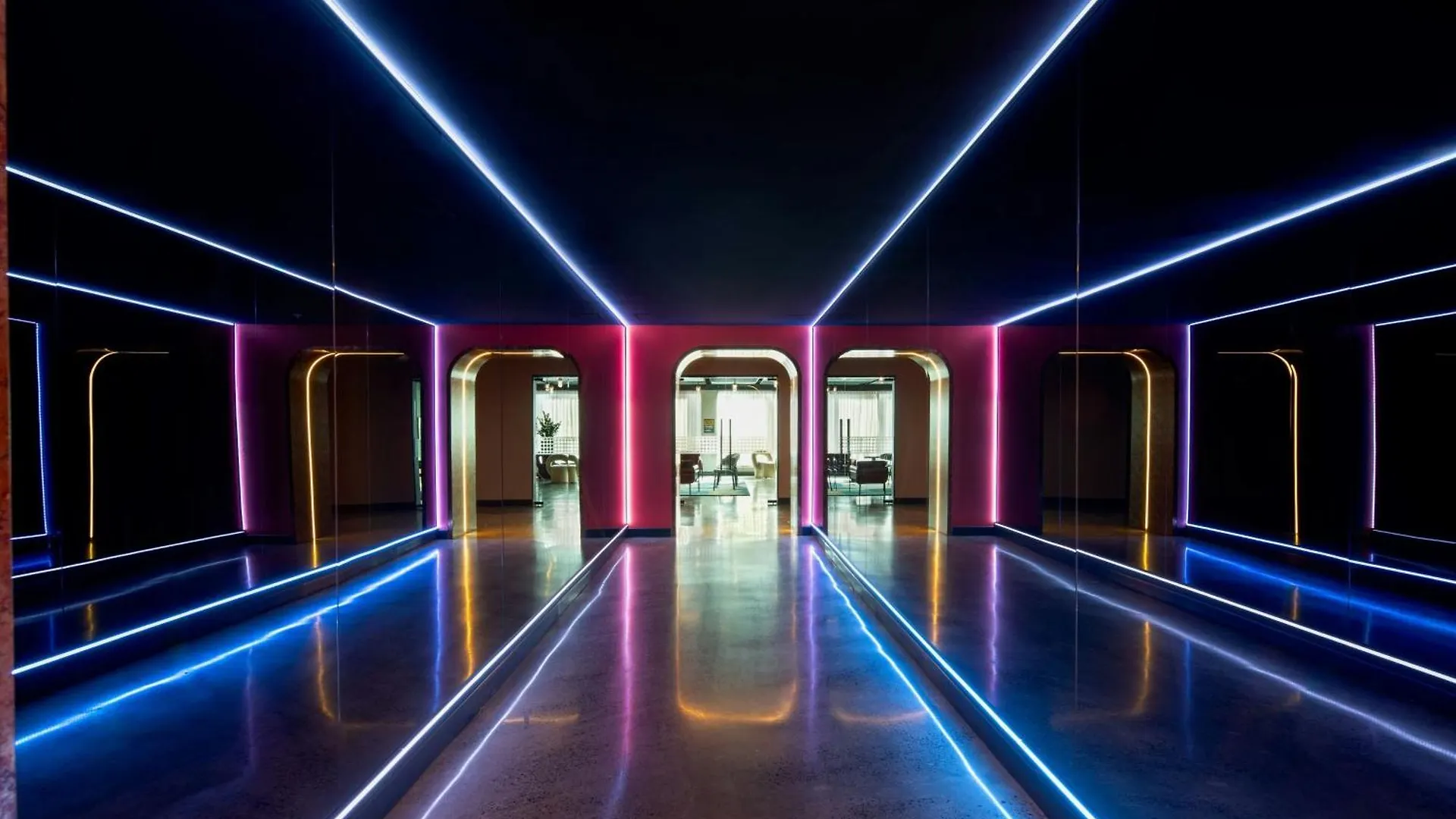 ****  Hotel Moxy Montreal Downtown Canada