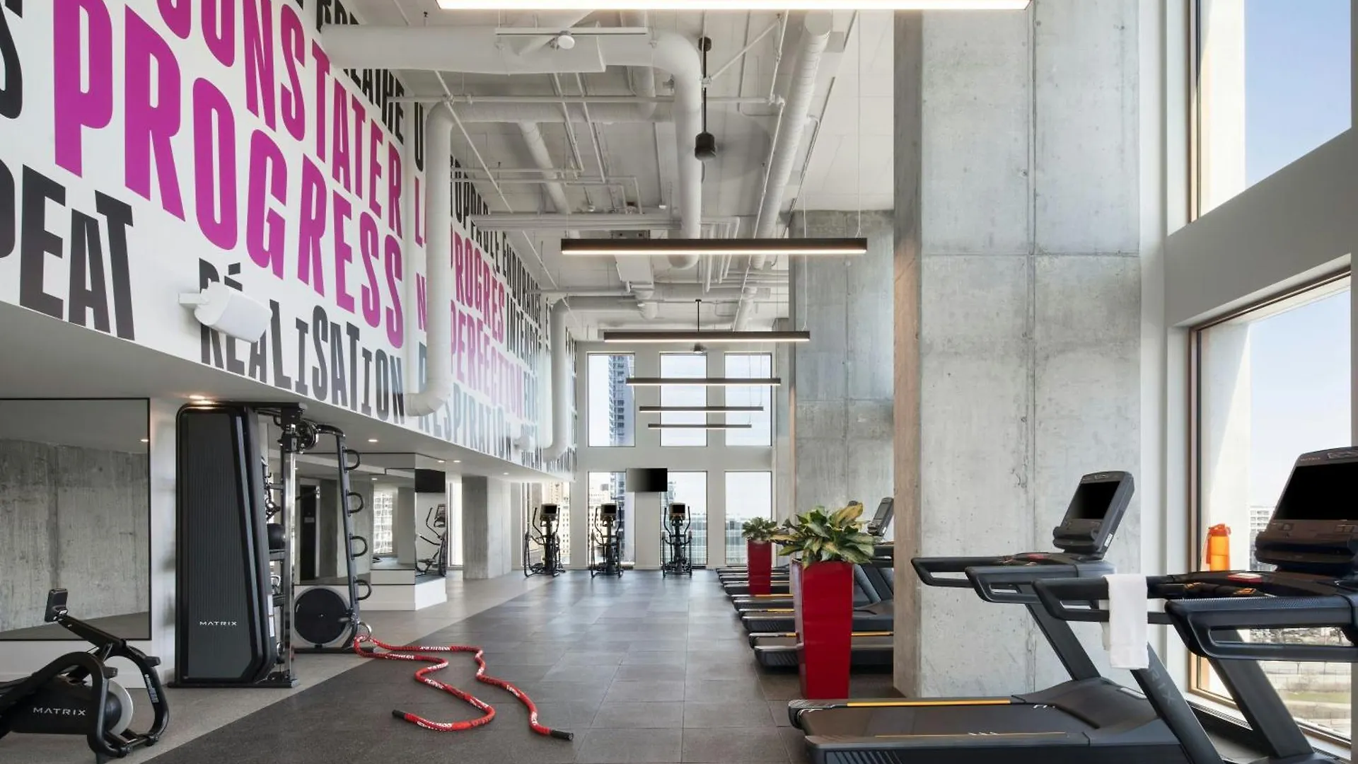 Hotel Moxy Montreal Downtown