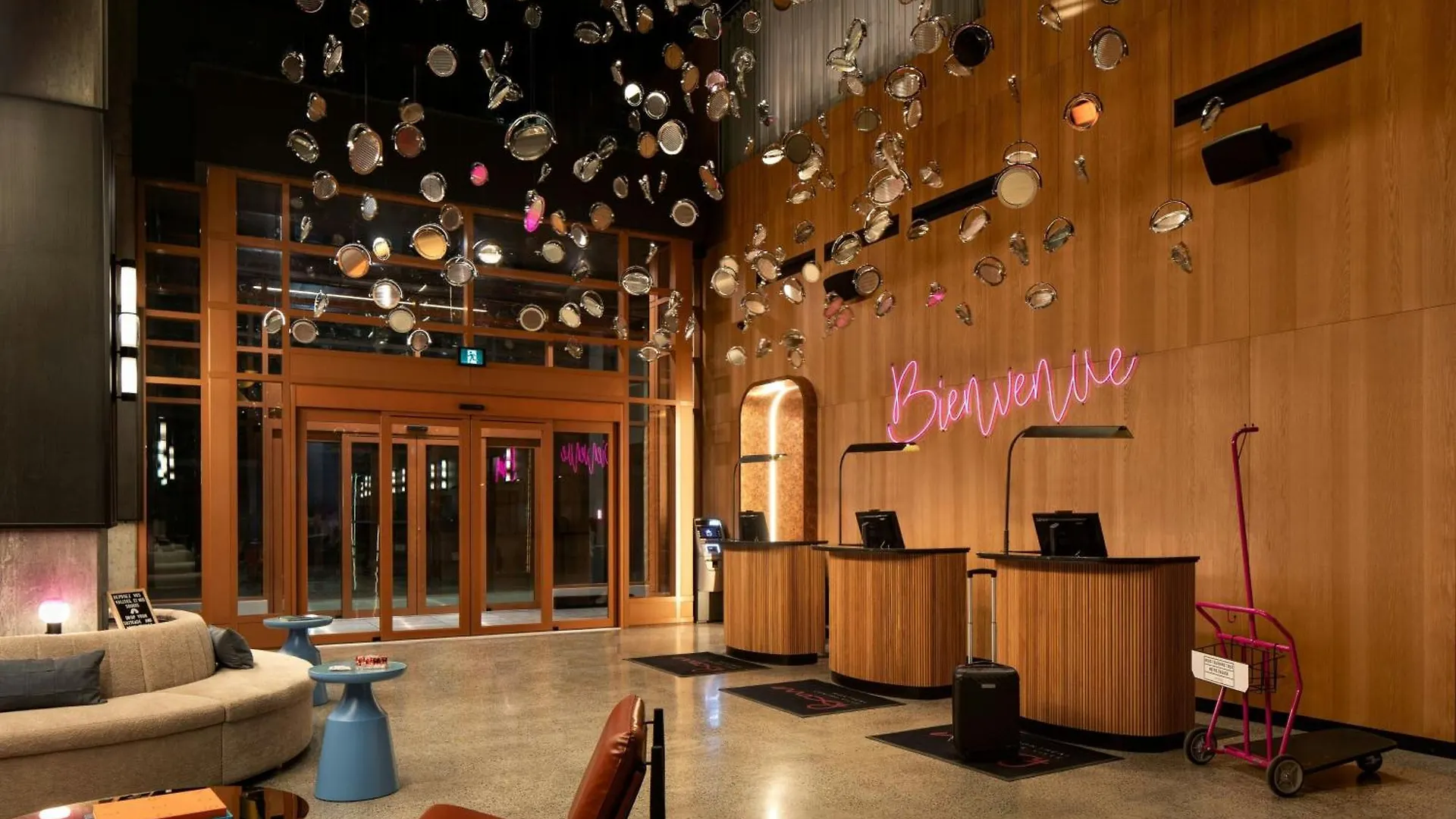 Hotel Moxy Montreal Downtown